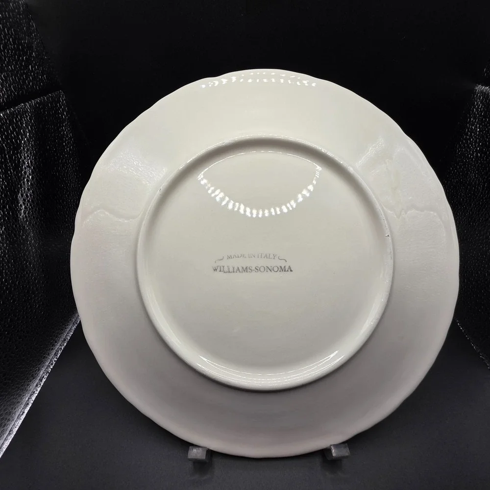 Williams Sonoma Napa Cream Dinner Plate 11.5 inch Embossed Grapes & Leaves Italy